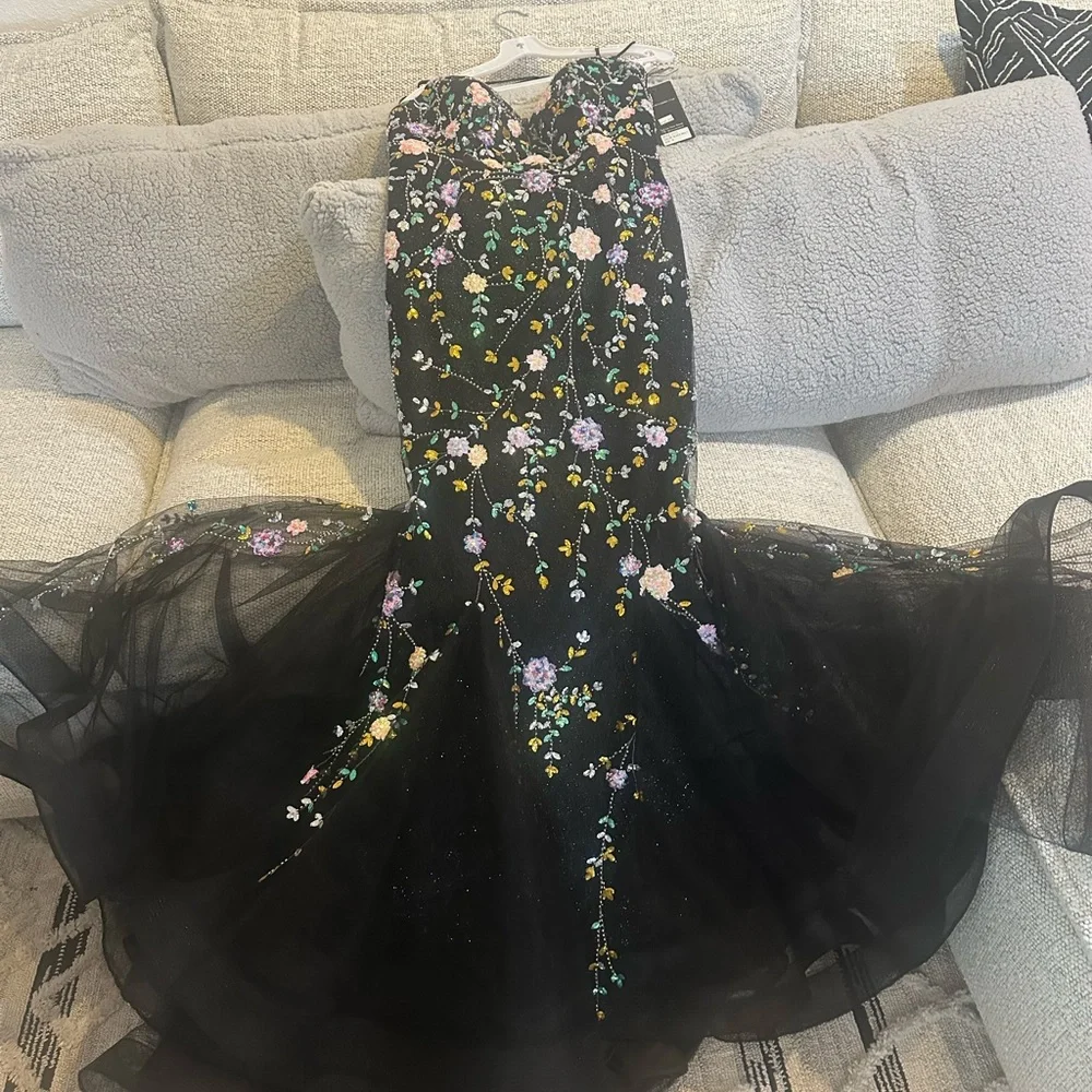 Beautiful, prom,wedding, or Prom dress. - Picture 11 of 14